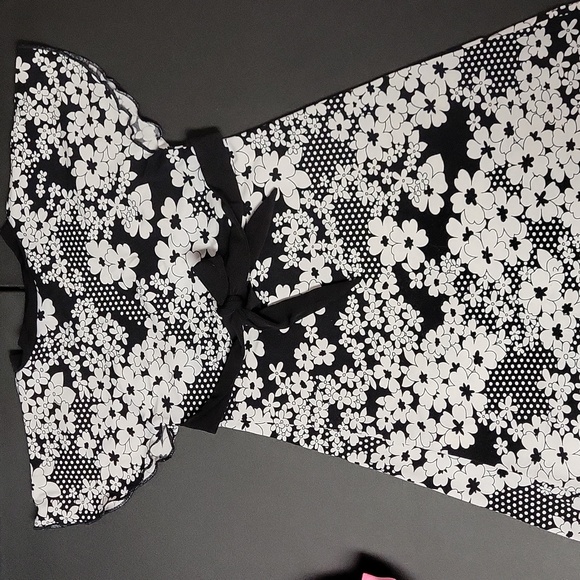 IZ Byer Black and White Floral Silky Dress - Picture 2 of 4